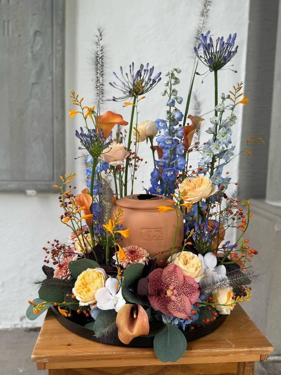 Trauerfeier Galerie Blumenarrangement