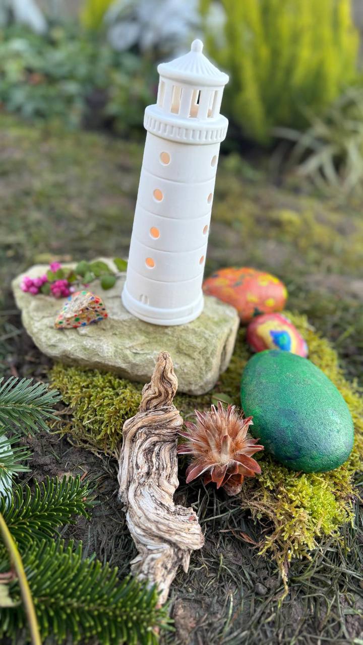 Trauerfeier Abschiedsritual 2025 mit Leuchtturm und bemalten Steinen